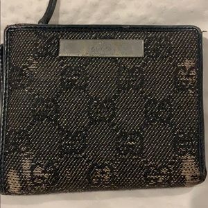 100% authentic Gucci wallet